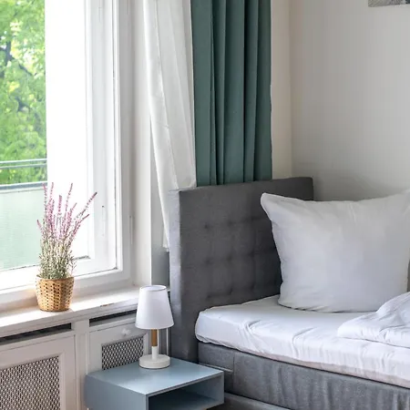 Апартаменты Kaiser 02 By Rockchair L Superhost Status L 3 Bedrooms Boxspringbeds 2 Bathrooms L Cozy Family & Business Flair 155 Sqm 3 Balcony 2nd Floor Elevator Up To 10 Guests Welcomes You! *