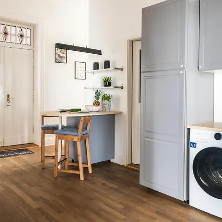 Апартаменты Kaiser 02 By Rockchair L Superhost Status L 3 Bedrooms Boxspringbeds 2 Bathrooms L Cozy Family & Business Flair 155 Sqm 3 Balcony 2nd Floor Elevator Up To 10 Guests Welcomes You! *