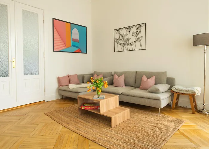 Kaiser 02 By Rockchair L Superhost Status L 3 Bedrooms Boxspringbeds 2 Bathrooms L Cozy Family & Business Flair 155 Sqm 3 Balcony 2nd Floor Elevator Up To 10 Guests Welcomes You!