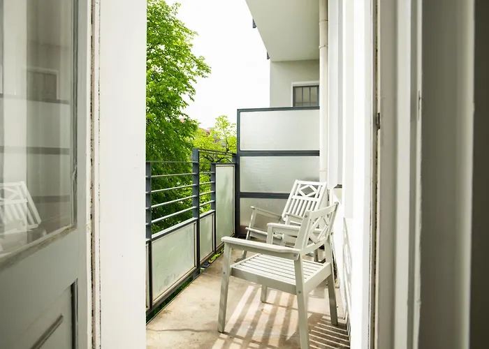 Appartamento Kaiser 02 By Rockchair L Superhost Status L 3 Bedrooms Boxspringbeds 2 Bathrooms L Cozy Family & Business Flair 155 Sqm 3 Balcony 2nd Floor Elevator Up To 10 Guests Welcomes You! *