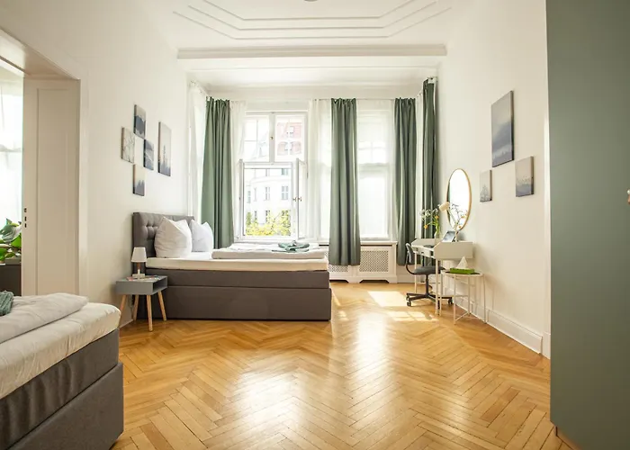 Kaiser 02 By Rockchair L Superhost Status L 3 Bedrooms Boxspringbeds 2 Bathrooms L Cozy Family & Business Flair 155 Sqm 3 Balcony 2nd Floor Elevator Up To 10 Guests Welcomes You! Berlino