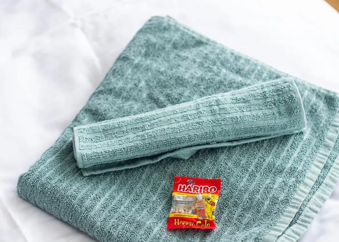 Appartamento Kaiser 02 By Rockchair L Superhost Status L 3 Bedrooms Boxspringbeds 2 Bathrooms L Cozy Family & Business Flair 155 Sqm 3 Balcony 2nd Floor Elevator Up To 10 Guests Welcomes You! *