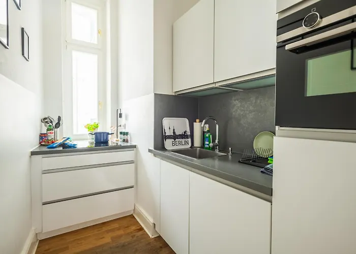 Kaiser 02 By Rockchair L Superhost Status L 3 Bedrooms Boxspringbeds 2 Bathrooms L Cozy Family & Business Flair 155 Sqm 3 Balcony 2nd Floor Elevator Up To 10 Guests Welcomes You! Berlino