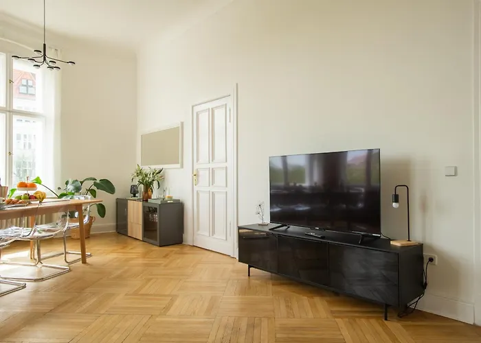 Kaiser 02 By Rockchair L Superhost Status L 3 Bedrooms Boxspringbeds 2 Bathrooms L Cozy Family & Business Flair 155 Sqm 3 Balcony 2nd Floor Elevator Up To 10 Guests Welcomes You!