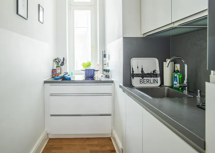 Kaiser 02 By Rockchair L Superhost Status L 3 Bedrooms Boxspringbeds 2 Bathrooms L Cozy Family & Business Flair 155 Sqm 3 Balcony 2nd Floor Elevator Up To 10 Guests Welcomes You! Berlino