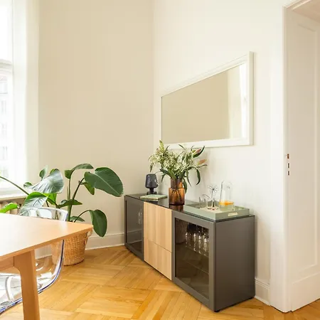 Apartment Kaiser 02 By Rockchair L Superhost Status L 3 Bedrooms Boxspringbeds 2 Bathrooms L Cozy Family & Business Flair 155 Sqm 3 Balcony 2nd Floor Elevator Up To 10 Guests Welcomes You! Berlin