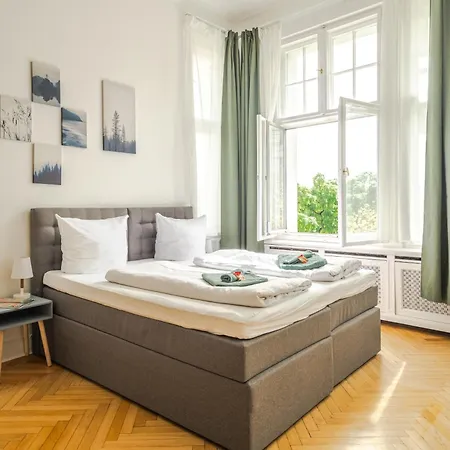 Apartment Kaiser 02 By Rockchair L Superhost Status L 3 Bedrooms Boxspringbeds 2 Bathrooms L Cozy Family & Business Flair 155 Sqm 3 Balcony 2nd Floor Elevator Up To 10 Guests Welcomes You! *