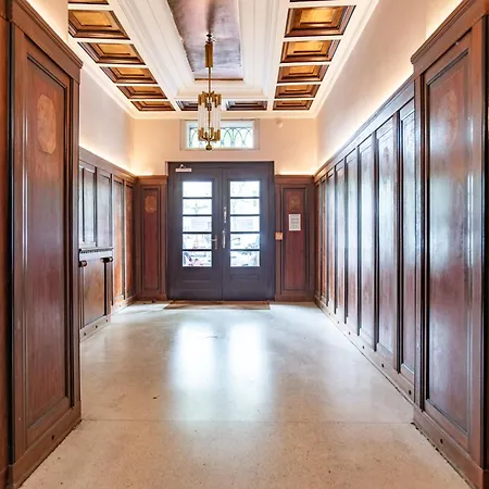 Kaiser 02 By Rockchair L Superhost Status L 3 Bedrooms Boxspringbeds 2 Bathrooms L Cozy Family & Business Flair 155 Sqm 3 Balcony 2nd Floor Elevator Up To 10 Guests Welcomes You! Berlin