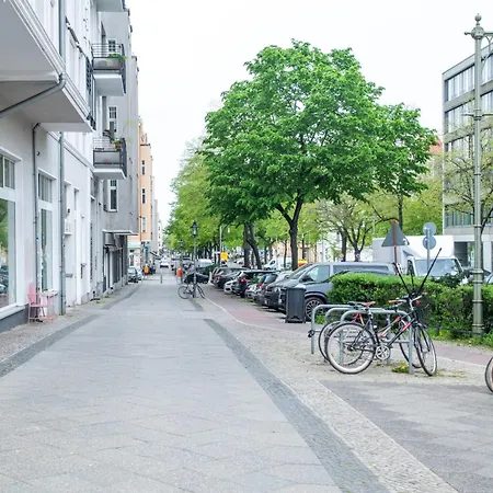 Kaiser 02 By Rockchair L Superhost Status L 3 Bedrooms Boxspringbeds 2 Bathrooms L Cozy Family & Business Flair 155 Sqm 3 Balcony 2nd Floor Elevator Up To 10 Guests Welcomes You! Berlin