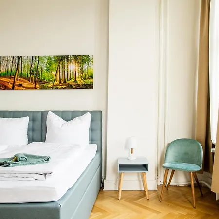 Kaiser 02 By Rockchair L Superhost Status L 3 Bedrooms Boxspringbeds 2 Bathrooms L Cozy Family & Business Flair 155 Sqm 3 Balcony 2nd Floor Elevator Up To 10 Guests Welcomes You!