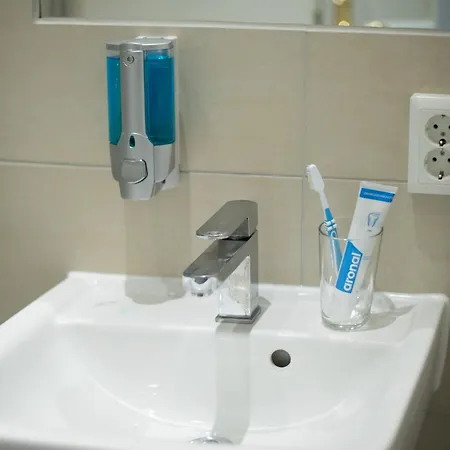 Apartment Kaiser 02 By Rockchair L Superhost Status L 3 Bedrooms Boxspringbeds 2 Bathrooms L Cozy Family & Business Flair 155 Sqm 3 Balcony 2nd Floor Elevator Up To 10 Guests Welcomes You!