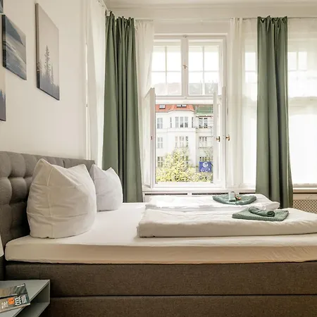 Kaiser 02 By Rockchair L Superhost Status L 3 Bedrooms Boxspringbeds 2 Bathrooms L Cozy Family & Business Flair 155 Sqm 3 Balcony 2nd Floor Elevator Up To 10 Guests Welcomes You!