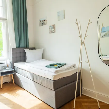 Kaiser 02 By Rockchair L Superhost Status L 3 Bedrooms Boxspringbeds 2 Bathrooms L Cozy Family & Business Flair 155 Sqm 3 Balcony 2nd Floor Elevator Up To 10 Guests Welcomes You!