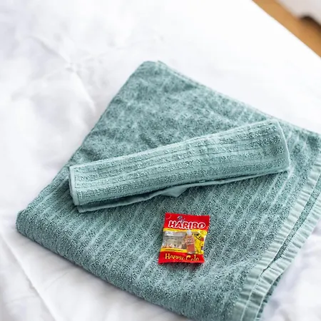 Apartment Kaiser 02 By Rockchair L Superhost Status L 3 Bedrooms Boxspringbeds 2 Bathrooms L Cozy Family & Business Flair 155 Sqm 3 Balcony 2nd Floor Elevator Up To 10 Guests Welcomes You! *