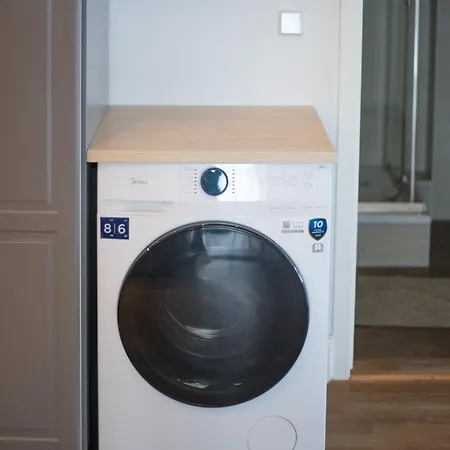 Kaiser 02 By Rockchair L Superhost Status L 3 Bedrooms Boxspringbeds 2 Bathrooms L Cozy Family & Business Flair 155 Sqm 3 Balcony 2nd Floor Elevator Up To 10 Guests Welcomes You!