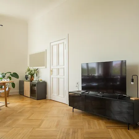 Kaiser 02 By Rockchair L Superhost Status L 3 Bedrooms Boxspringbeds 2 Bathrooms L Cozy Family & Business Flair 155 Sqm 3 Balcony 2nd Floor Elevator Up To 10 Guests Welcomes You!