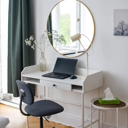 Apartment Kaiser 02 By Rockchair L Superhost Status L 3 Bedrooms Boxspringbeds 2 Bathrooms L Cozy Family & Business Flair 155 Sqm 3 Balcony 2nd Floor Elevator Up To 10 Guests Welcomes You! *