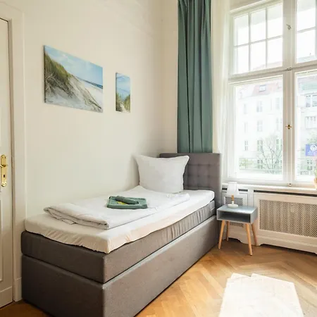 Kaiser 02 By Rockchair L Superhost Status L 3 Bedrooms Boxspringbeds 2 Bathrooms L Cozy Family & Business Flair 155 Sqm 3 Balcony 2nd Floor Elevator Up To 10 Guests Welcomes You!