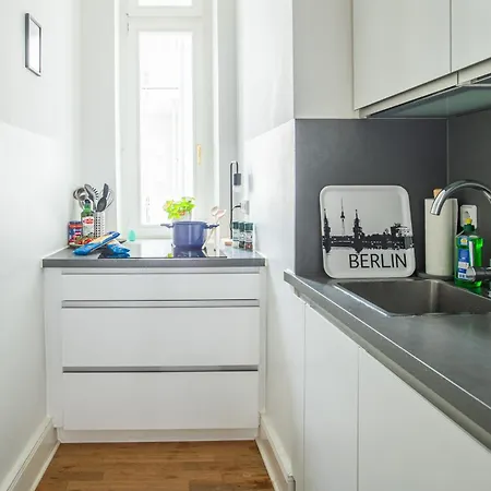 Kaiser 02 By Rockchair L Superhost Status L 3 Bedrooms Boxspringbeds 2 Bathrooms L Cozy Family & Business Flair 155 Sqm 3 Balcony 2nd Floor Elevator Up To 10 Guests Welcomes You! Berlin