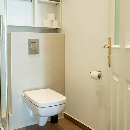 Apartment Kaiser 02 By Rockchair L Superhost Status L 3 Bedrooms Boxspringbeds 2 Bathrooms L Cozy Family & Business Flair 155 Sqm 3 Balcony 2nd Floor Elevator Up To 10 Guests Welcomes You! *