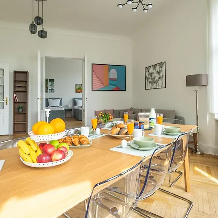 Kaiser 02 By Rockchair L Superhost Status L 3 Bedrooms Boxspringbeds 2 Bathrooms L Cozy Family & Business Flair 155 Sqm 3 Balcony 2nd Floor Elevator Up To 10 Guests Welcomes You!