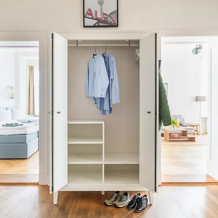 Kaiser 02 By Rockchair L Superhost Status L 3 Bedrooms Boxspringbeds 2 Bathrooms L Cozy Family & Business Flair 155 Sqm 3 Balcony 2nd Floor Elevator Up To 10 Guests Welcomes You! Berlin