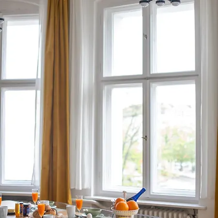 Apartment Kaiser 02 By Rockchair L Superhost Status L 3 Bedrooms Boxspringbeds 2 Bathrooms L Cozy Family & Business Flair 155 Sqm 3 Balcony 2nd Floor Elevator Up To 10 Guests Welcomes You! *