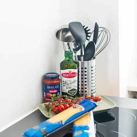 Kaiser 02 By Rockchair L Superhost Status L 3 Bedrooms Boxspringbeds 2 Bathrooms L Cozy Family & Business Flair 155 Sqm 3 Balcony 2nd Floor Elevator Up To 10 Guests Welcomes You!