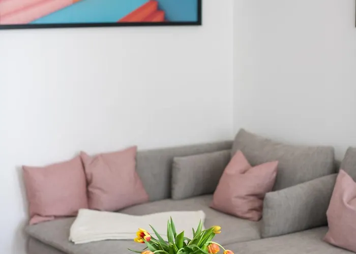 Apartman Kaiser 02 By Rockchair L Superhost Status L 3 Bedrooms Boxspringbeds 2 Bathrooms L Cozy Family & Business Flair 155 Sqm 3 Balcony 2nd Floor Elevator Up To 10 Guests Welcomes You!