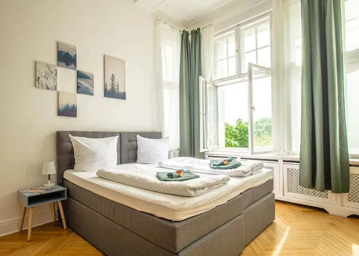Kaiser 02 By Rockchair L Superhost Status L 3 Bedrooms Boxspringbeds 2 Bathrooms L Cozy Family & Business Flair 155 Sqm 3 Balcony 2nd Floor Elevator Up To 10 Guests Welcomes You! Berlim