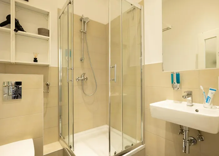 Apartman Kaiser 02 By Rockchair L Superhost Status L 3 Bedrooms Boxspringbeds 2 Bathrooms L Cozy Family & Business Flair 155 Sqm 3 Balcony 2nd Floor Elevator Up To 10 Guests Welcomes You! *