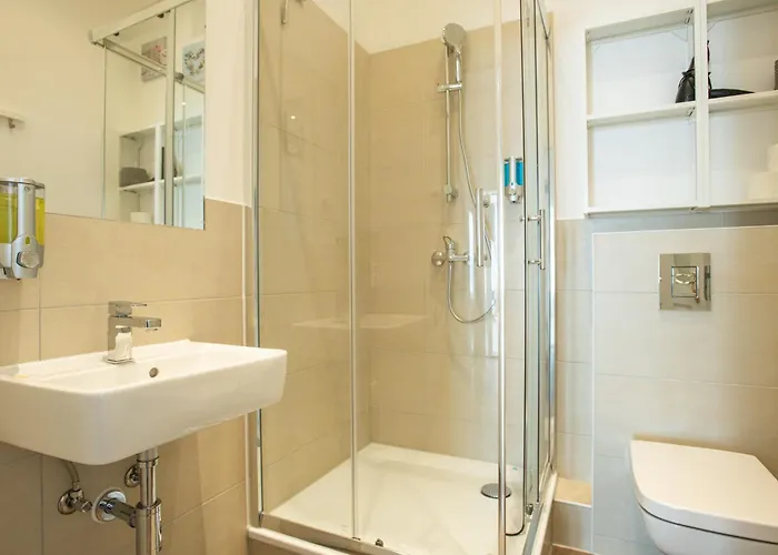 Apartman Kaiser 02 By Rockchair L Superhost Status L 3 Bedrooms Boxspringbeds 2 Bathrooms L Cozy Family & Business Flair 155 Sqm 3 Balcony 2nd Floor Elevator Up To 10 Guests Welcomes You! *