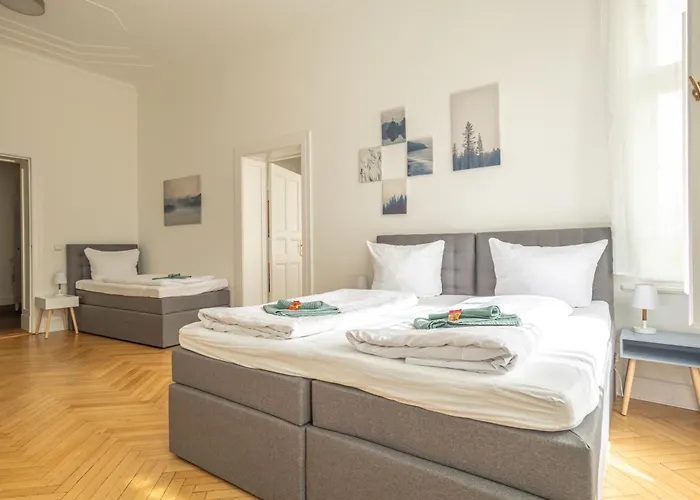 Kaiser 02 By Rockchair L Superhost Status L 3 Bedrooms Boxspringbeds 2 Bathrooms L Cozy Family & Business Flair 155 Sqm 3 Balcony 2nd Floor Elevator Up To 10 Guests Welcomes You!