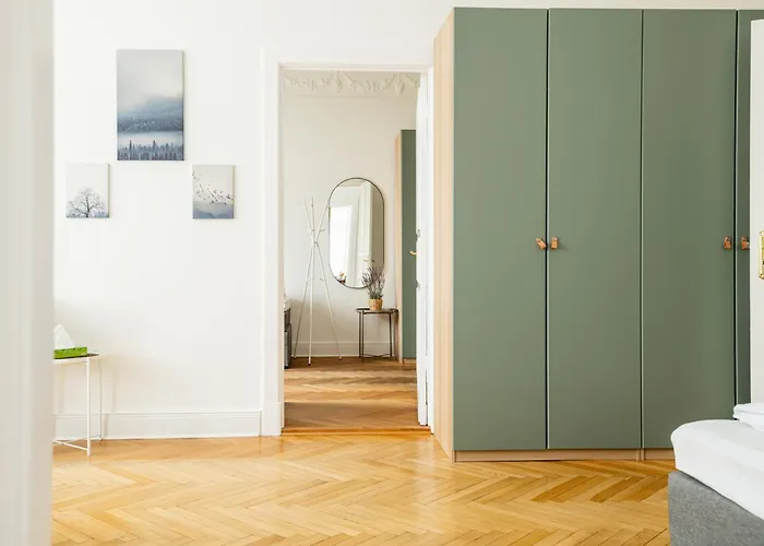 Kaiser 02 By Rockchair L Superhost Status L 3 Bedrooms Boxspringbeds 2 Bathrooms L Cozy Family & Business Flair 155 Sqm 3 Balcony 2nd Floor Elevator Up To 10 Guests Welcomes You! Berlin