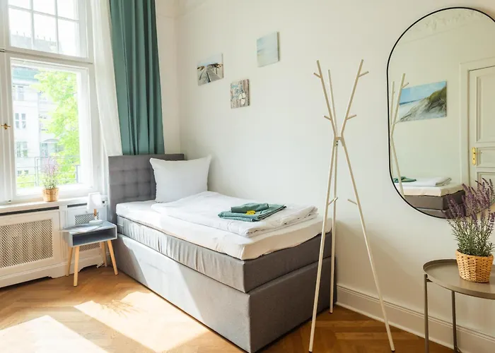 Kaiser 02 By Rockchair L Superhost Status L 3 Bedrooms Boxspringbeds 2 Bathrooms L Cozy Family & Business Flair 155 Sqm 3 Balcony 2nd Floor Elevator Up To 10 Guests Welcomes You!