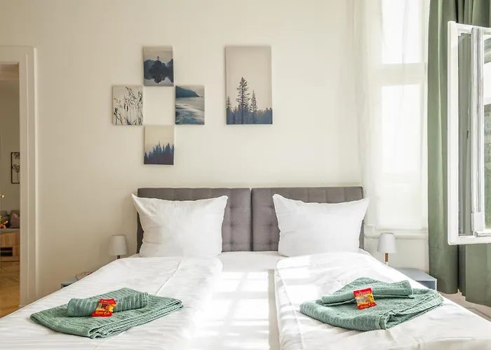 Kaiser 02 By Rockchair L Superhost Status L 3 Bedrooms Boxspringbeds 2 Bathrooms L Cozy Family & Business Flair 155 Sqm 3 Balcony 2nd Floor Elevator Up To 10 Guests Welcomes You!