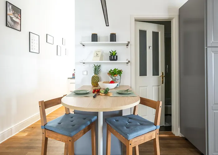 Apartman Kaiser 02 By Rockchair L Superhost Status L 3 Bedrooms Boxspringbeds 2 Bathrooms L Cozy Family & Business Flair 155 Sqm 3 Balcony 2nd Floor Elevator Up To 10 Guests Welcomes You! *