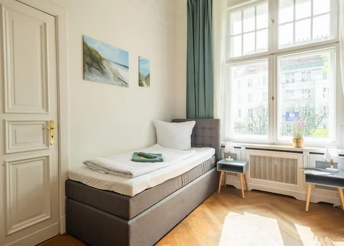 Kaiser 02 By Rockchair L Superhost Status L 3 Bedrooms Boxspringbeds 2 Bathrooms L Cozy Family & Business Flair 155 Sqm 3 Balcony 2nd Floor Elevator Up To 10 Guests Welcomes You!