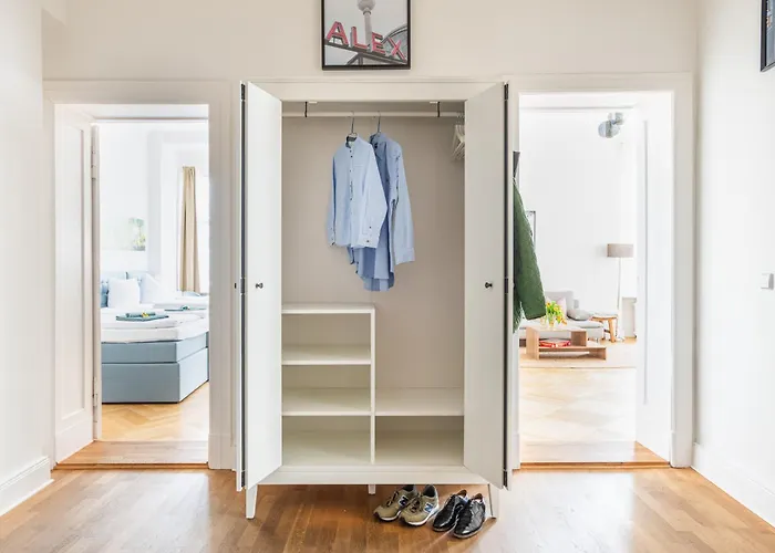 Kaiser 02 By Rockchair L Superhost Status L 3 Bedrooms Boxspringbeds 2 Bathrooms L Cozy Family & Business Flair 155 Sqm 3 Balcony 2nd Floor Elevator Up To 10 Guests Welcomes You! ベルリン