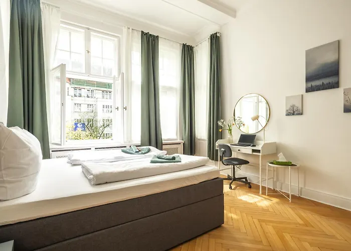 Apartman Kaiser 02 By Rockchair L Superhost Status L 3 Bedrooms Boxspringbeds 2 Bathrooms L Cozy Family & Business Flair 155 Sqm 3 Balcony 2nd Floor Elevator Up To 10 Guests Welcomes You! Berlin