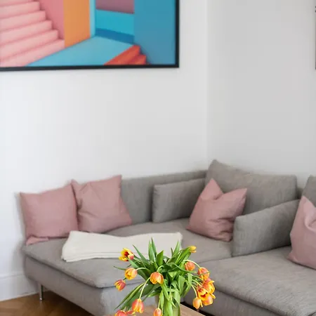 Lejlighed Kaiser 02 By Rockchair L Superhost Status L 3 Bedrooms Boxspringbeds 2 Bathrooms L Cozy Family & Business Flair 155 Sqm 3 Balcony 2nd Floor Elevator Up To 10 Guests Welcomes You!