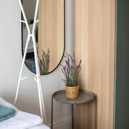 Lejlighed Kaiser 02 By Rockchair L Superhost Status L 3 Bedrooms Boxspringbeds 2 Bathrooms L Cozy Family & Business Flair 155 Sqm 3 Balcony 2nd Floor Elevator Up To 10 Guests Welcomes You!