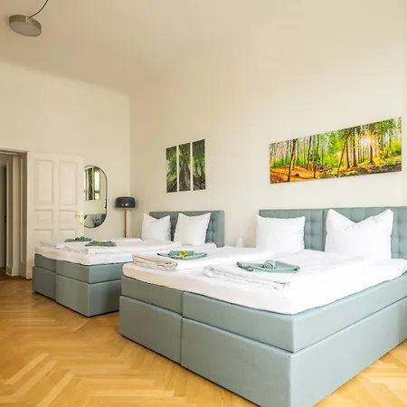 Lejlighed Kaiser 02 By Rockchair L Superhost Status L 3 Bedrooms Boxspringbeds 2 Bathrooms L Cozy Family & Business Flair 155 Sqm 3 Balcony 2nd Floor Elevator Up To 10 Guests Welcomes You! Berlin