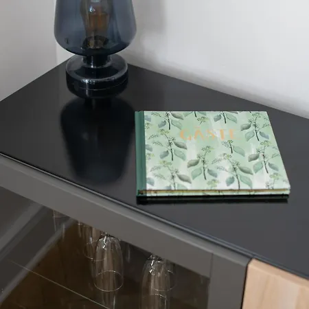 Lejlighed Kaiser 02 By Rockchair L Superhost Status L 3 Bedrooms Boxspringbeds 2 Bathrooms L Cozy Family & Business Flair 155 Sqm 3 Balcony 2nd Floor Elevator Up To 10 Guests Welcomes You! Berlin