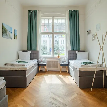 Lejlighed Kaiser 02 By Rockchair L Superhost Status L 3 Bedrooms Boxspringbeds 2 Bathrooms L Cozy Family & Business Flair 155 Sqm 3 Balcony 2nd Floor Elevator Up To 10 Guests Welcomes You! *
