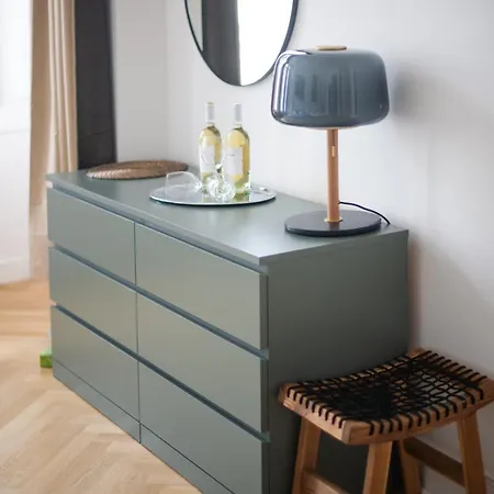 Lejlighed Kaiser 02 By Rockchair L Superhost Status L 3 Bedrooms Boxspringbeds 2 Bathrooms L Cozy Family & Business Flair 155 Sqm 3 Balcony 2nd Floor Elevator Up To 10 Guests Welcomes You! Berlin