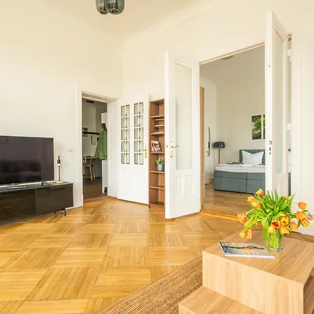 Lejlighed Kaiser 02 By Rockchair L Superhost Status L 3 Bedrooms Boxspringbeds 2 Bathrooms L Cozy Family & Business Flair 155 Sqm 3 Balcony 2nd Floor Elevator Up To 10 Guests Welcomes You! *