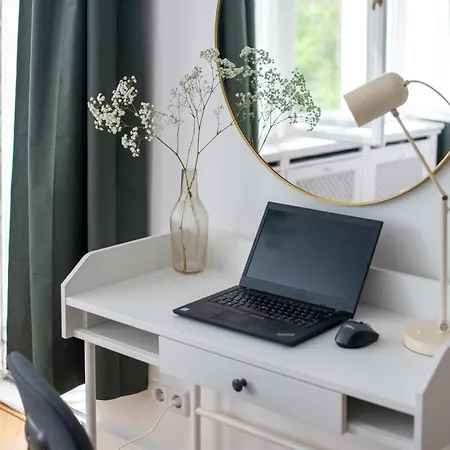 Lejlighed Kaiser 02 By Rockchair L Superhost Status L 3 Bedrooms Boxspringbeds 2 Bathrooms L Cozy Family & Business Flair 155 Sqm 3 Balcony 2nd Floor Elevator Up To 10 Guests Welcomes You! Berlin