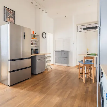 Lejlighed Kaiser 02 By Rockchair L Superhost Status L 3 Bedrooms Boxspringbeds 2 Bathrooms L Cozy Family & Business Flair 155 Sqm 3 Balcony 2nd Floor Elevator Up To 10 Guests Welcomes You!
