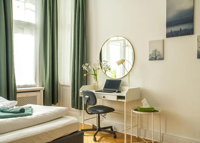 Kaiser 02 By Rockchair L Superhost Status L 3 Bedrooms Boxspringbeds 2 Bathrooms L Cozy Family & Business Flair 155 Sqm 3 Balcony 2nd Floor Elevator Up To 10 Guests Welcomes You! Berlín
